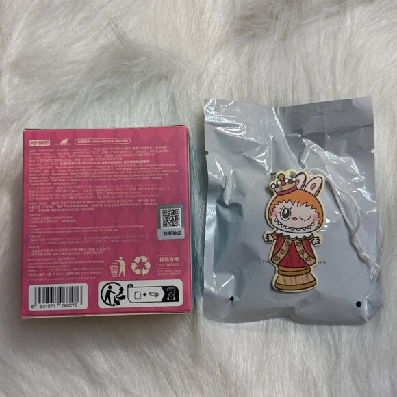 Labubu The‎ Monsters Let's Checkmate Pendant Blind Box - Queen - Picture 3 of 4